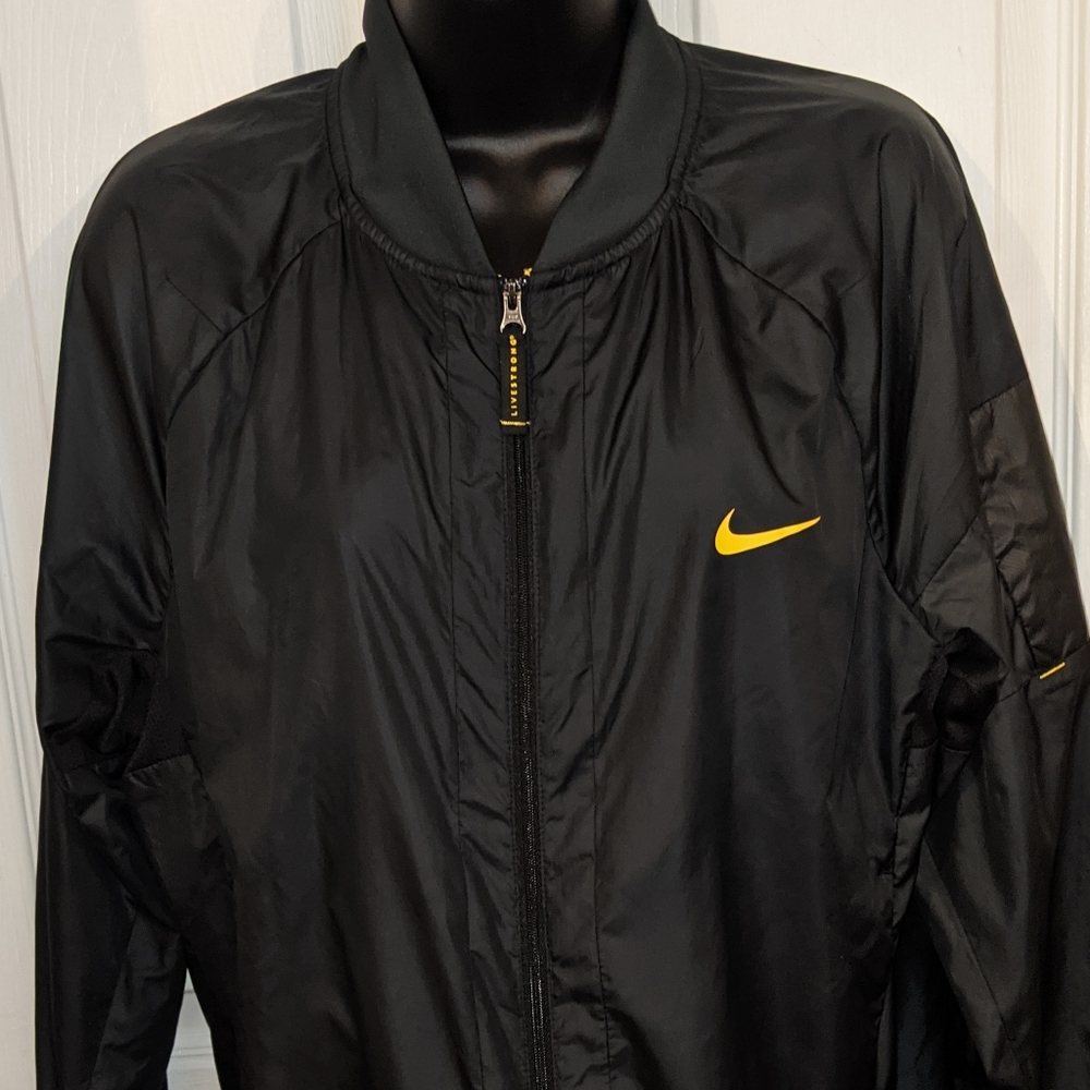 Women's NIKE DRI-FIT LIVESTRONG sports jacket